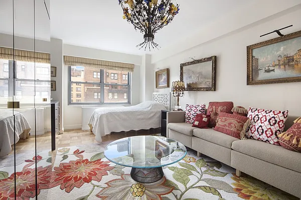 Sold by Compass | media 18