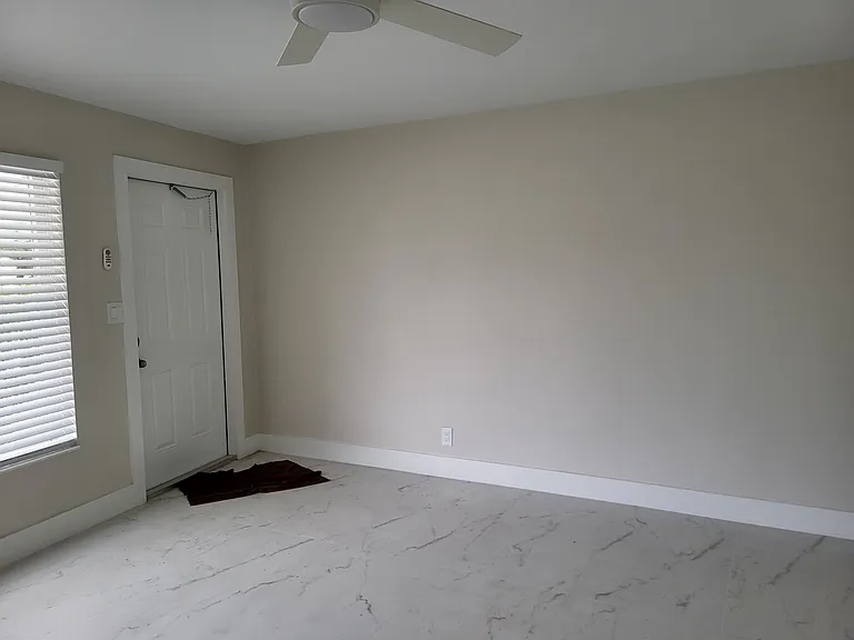 3231 NE 14th Ave — Photo 2