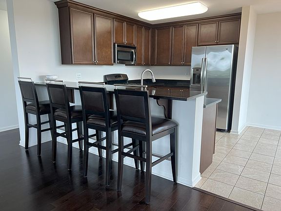 4th image of 300 Village Cir #P7