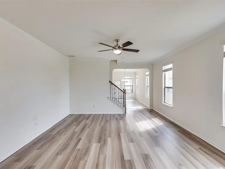105 Clematis Ct — Photo 5