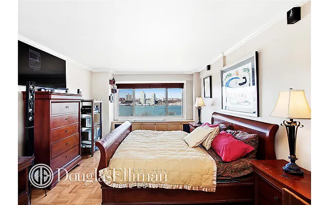 Sold by Douglas Elliman | media 33