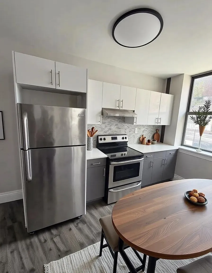 585 East 21st Street — Photo 4