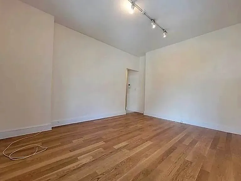 49 Park Ave #4T — Photo 2