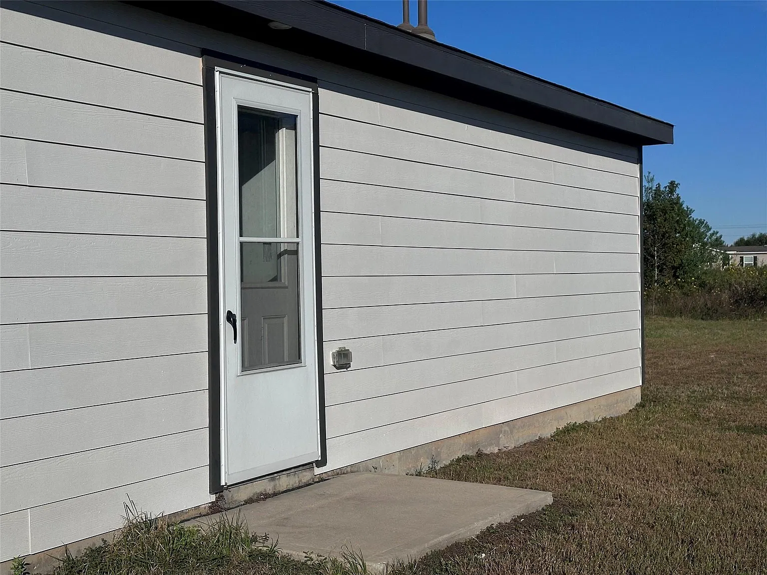 3 bed, 2.0 bath, 1100 sqft, $1,550 — Photo 2