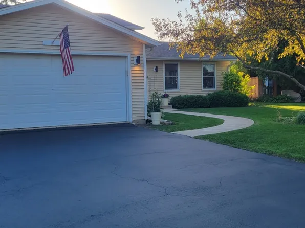 1613 Fairway Ln, Naperville, IL 60565