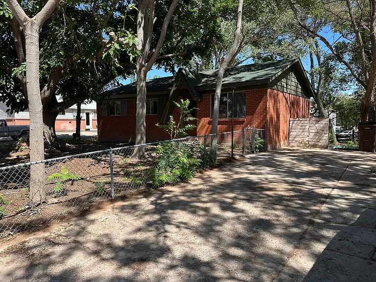423 Huntridge Dr — Photo 5