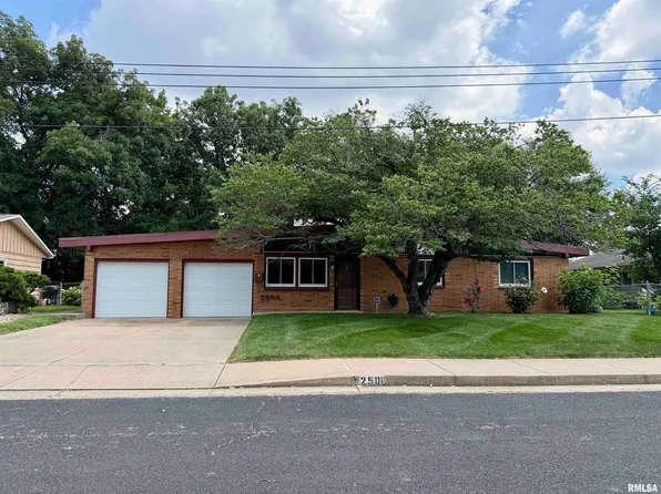 2506 N Woodbine Ter, Peoria, IL 61604