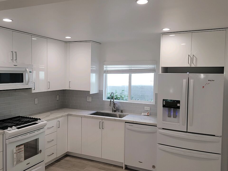 1st image of 305 Broadway St #8