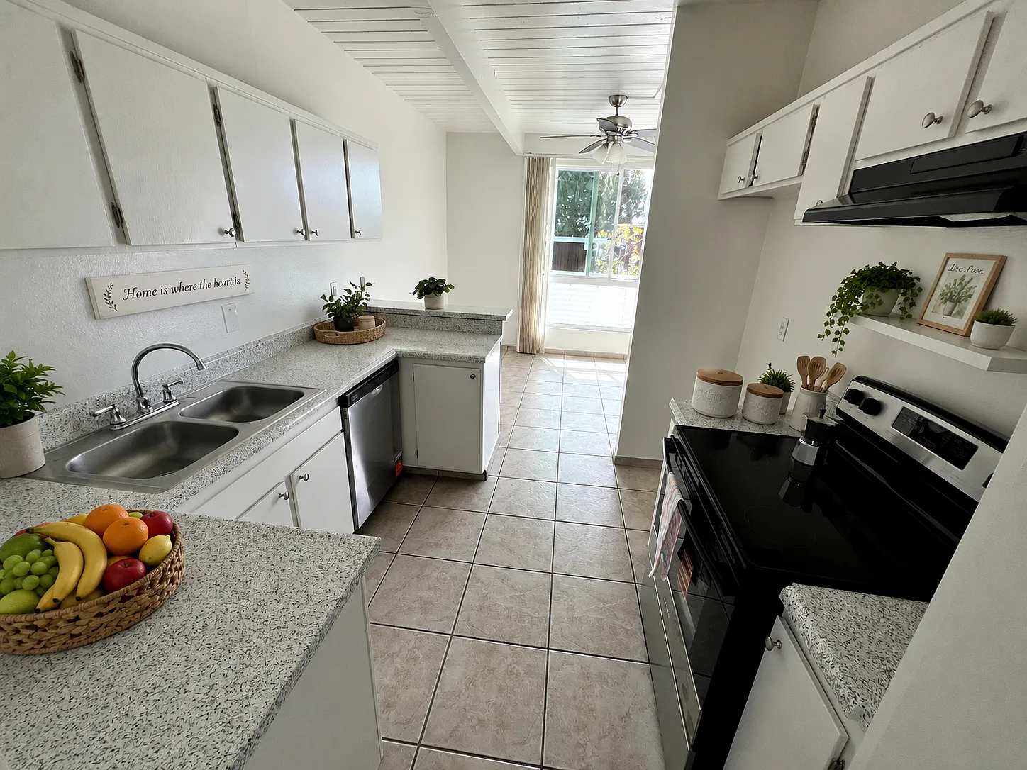 1 bed, 900 sqft, $2,425 — Photo 2