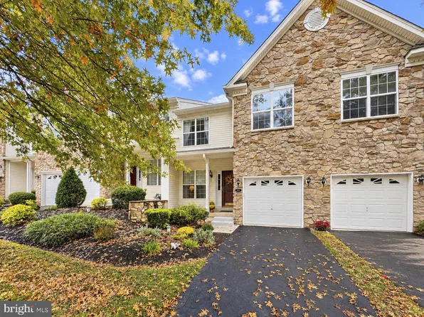 109 Fringetree Dr, West Chester, PA 19380