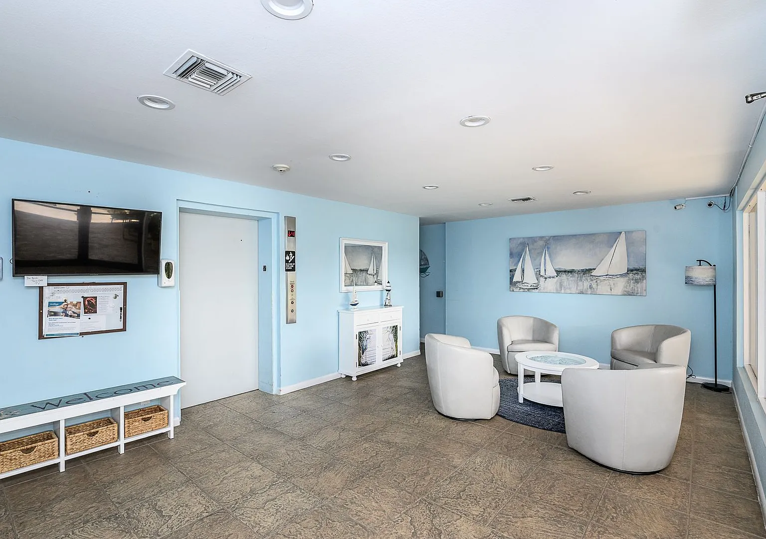 Seasonal Turnkey Furnished Rental - Emerald Pointe — Photo 3