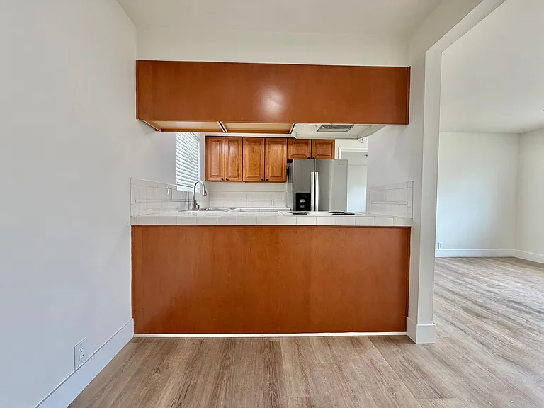 1901 Rockefeller Ln — Photo 3