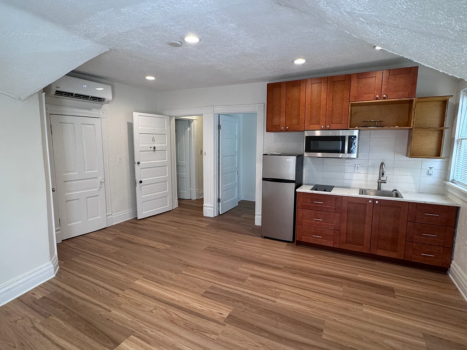 Studio, 350 sqft, $850 — Photo 2