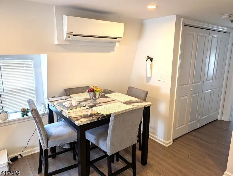2 bed, 1.0 bath, 700 sqft, $1,850 — Photo 4