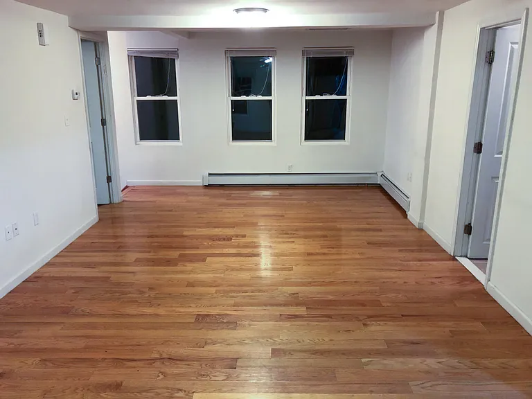 122 Combs Ave #2 — Photo 2