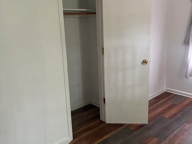 724 Western Ave — Photo 8