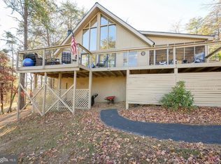 496 Winter Camp Trl, Hedgesville, WV 25427