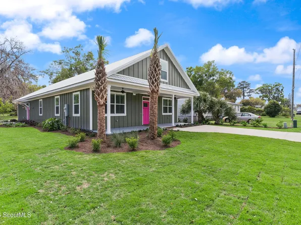 709 Adams St, Darien, GA 31305