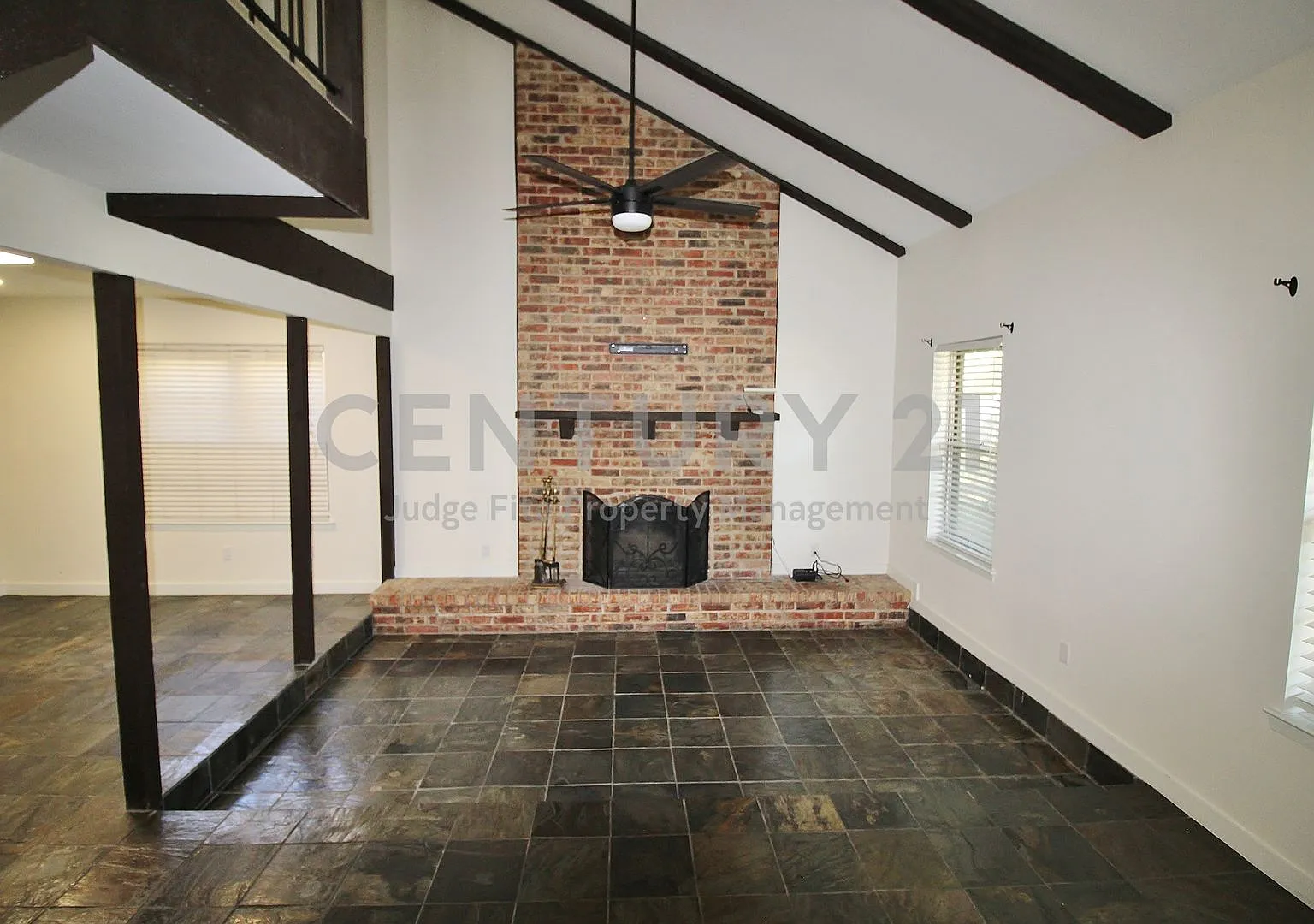 Mid-Century, 2-Story 3/2.5/2 in Mesquite For Rent! — Photo 2