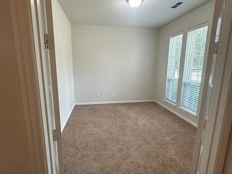 5660 Domer Dr — Photo 10