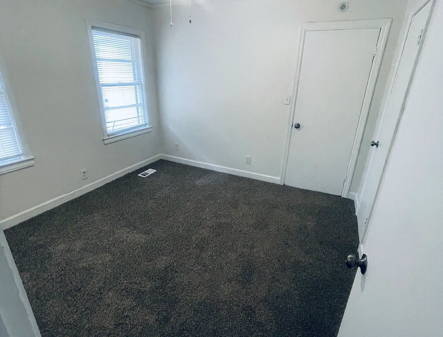 3 bed, 1.0 bath, 1162 sqft, $1,300 — Photo 4