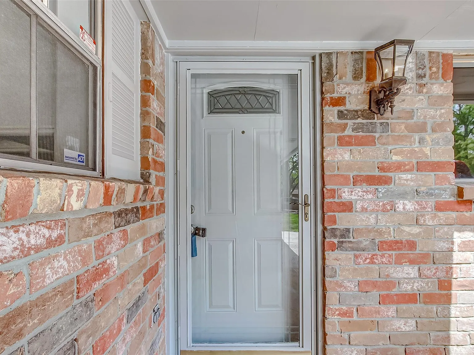 4 bed, 1274 sqft, $1,900 — Photo 2