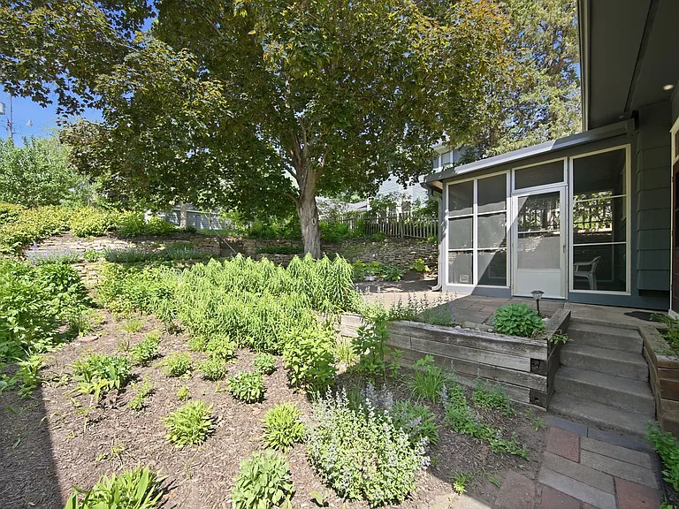 4042 Queen Ave S #A — Photo 34