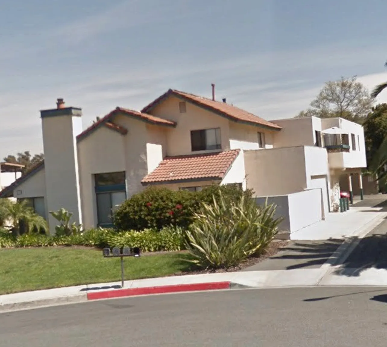 2 bed, $3,200 — Photo 1