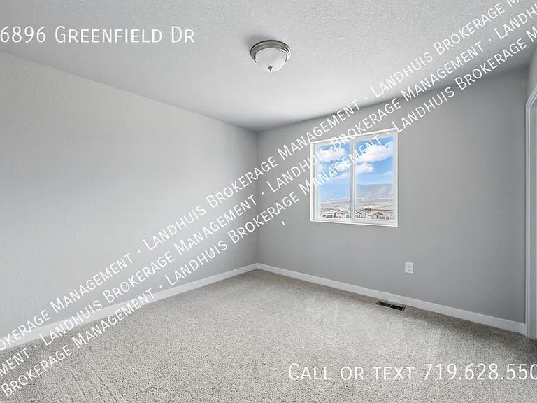 16896 Greenfield Dr — Photo 20