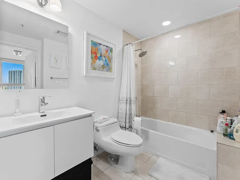 90 SW 3rd St #1410 — Photo 11