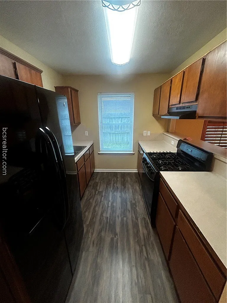 3 bed, 1040 sqft, $1,625 — Photo 2