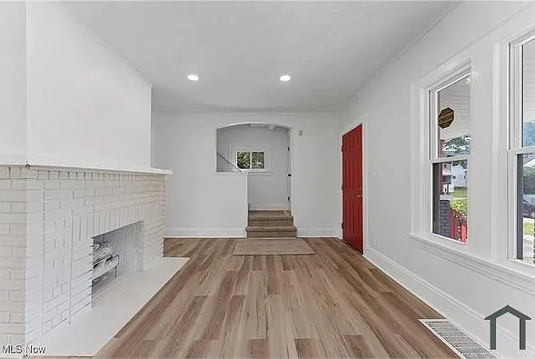 3 bed, 1293 sqft, $999 — Photo 2