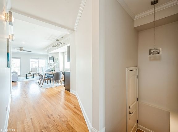 5th image of 1423 N Ashland Ave APT 401