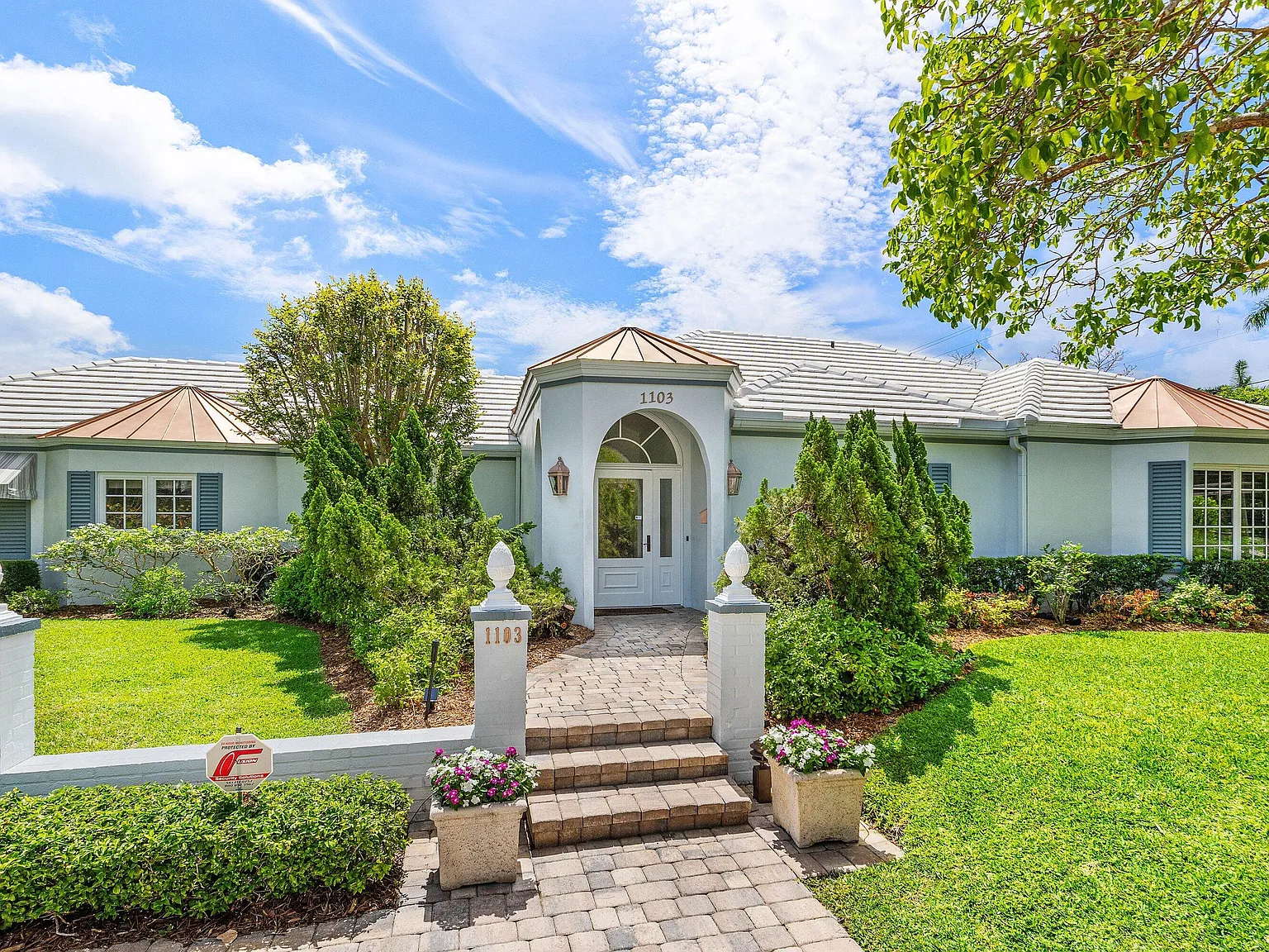 3 bed, 3.0 bath, 3072 sqft, $18,000 — Photo 3