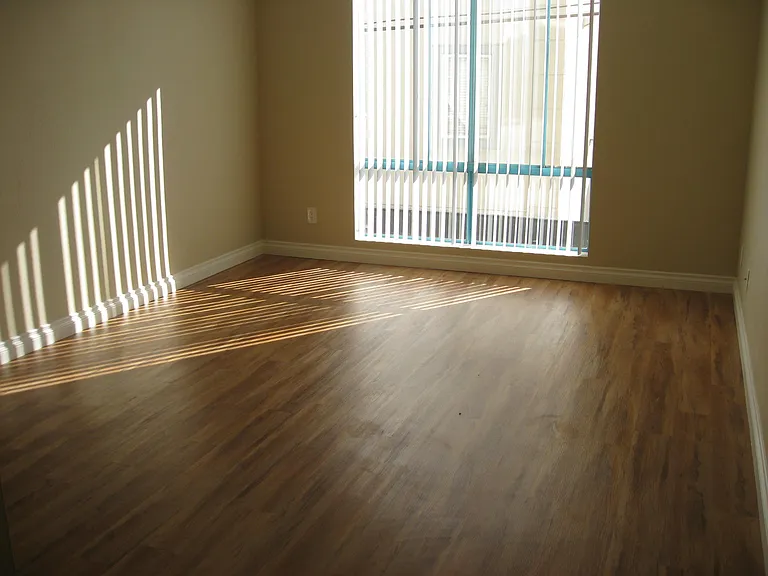 1375 Midvale Apartments — Photo 31