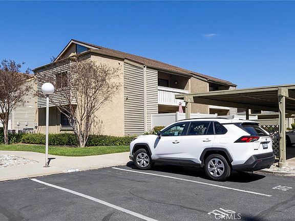 3rd image of 32 Town And Country Rd