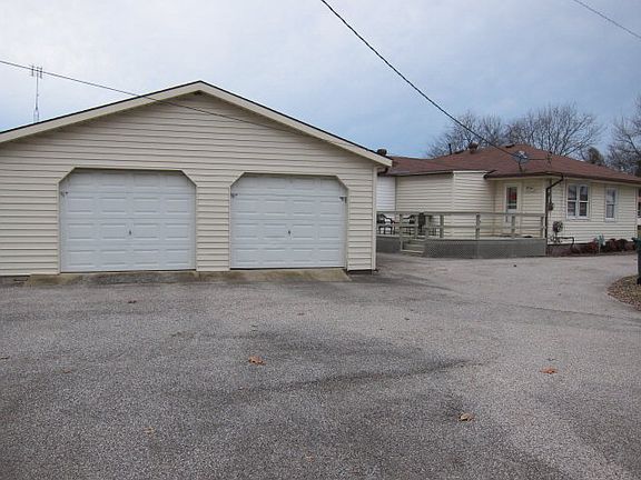 2nd image of 1200 Rose Hill Dr