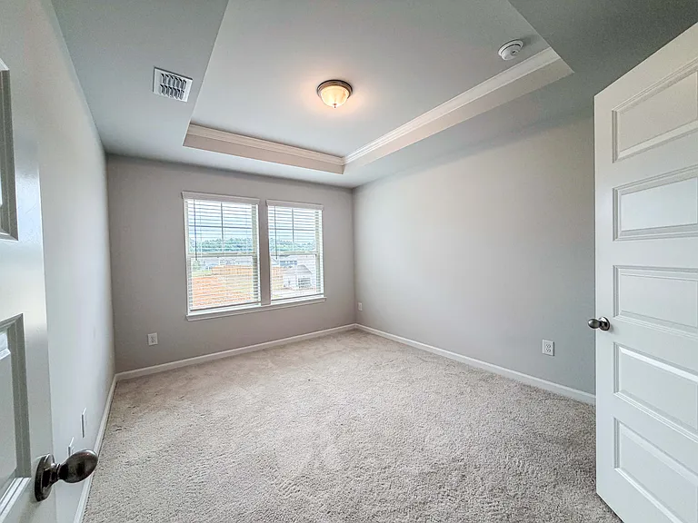 628 Sidney Ct — Photo 63
