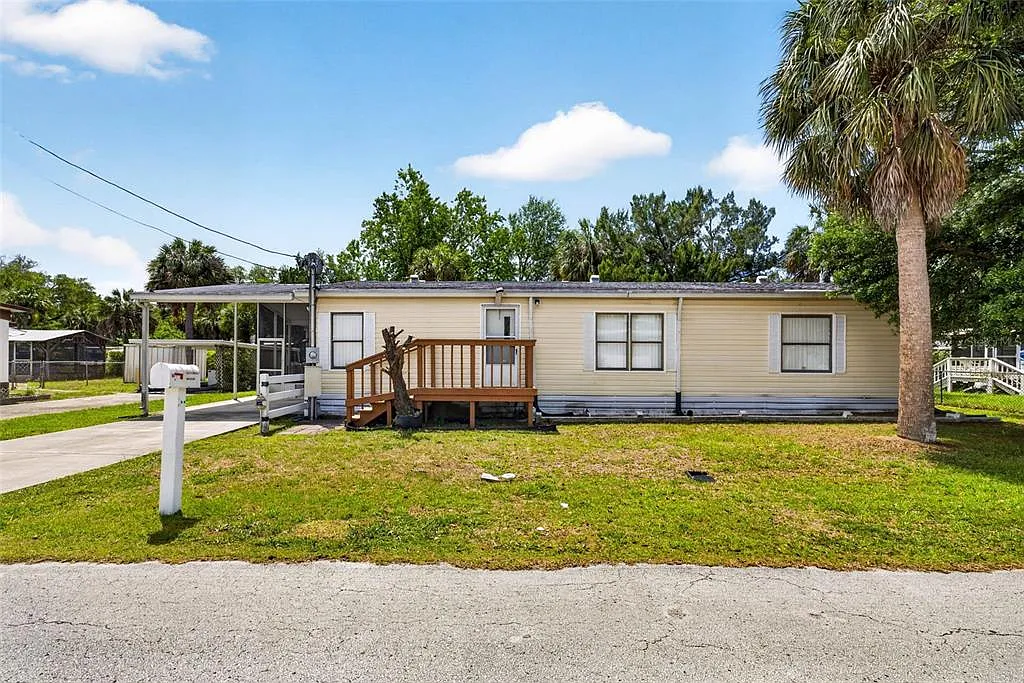 3 bed, 2.0 bath, 1296 sqft, $2,250 — Photo 2