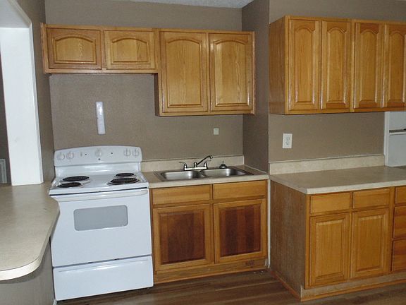 2nd image of 706 N Burns Rd