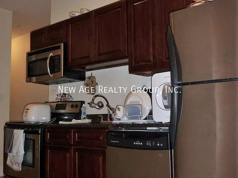 661 N 33rd St #1 — Photo 5