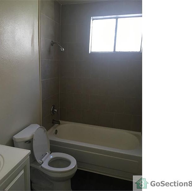2nd image of 1016 W 85th St APT 1