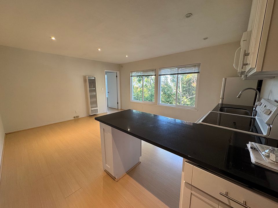 1st image of 2585 Clay St APT 4