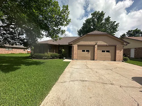 119 Basswood St Photo 1