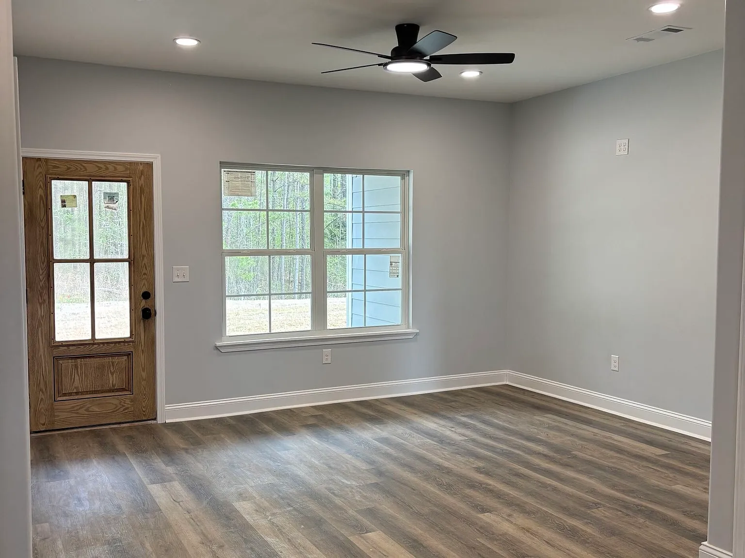 3 bed, 1300 sqft, $2,200 — Photo 3