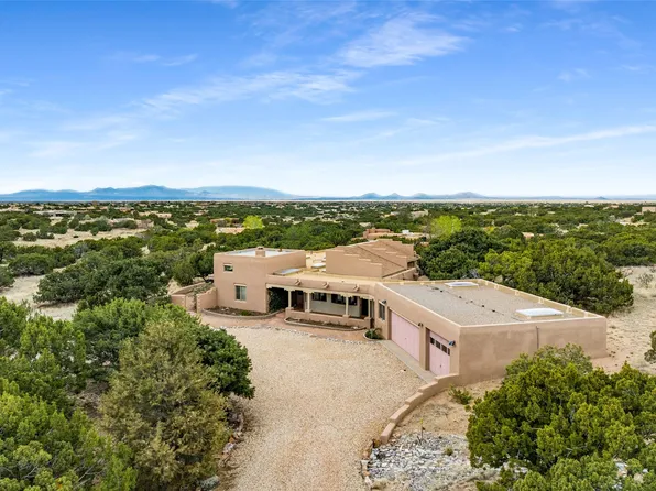 4 Montana Ct, Santa Fe, NM 87508