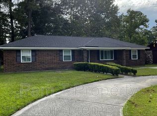 211 Holiday Dr, Savannah, GA 31419