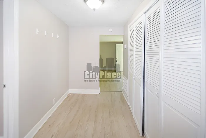 1822 S Chester Ave — Photo 11