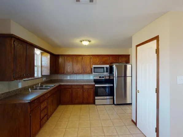 1205 1st St, Elgin, OK 73538