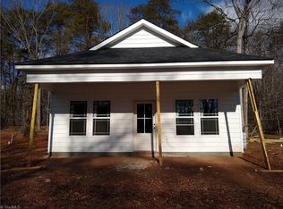 737 Meadowgreen Village Dr, Eden, NC 27288